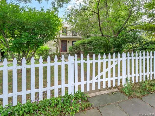 171 8th Avenue, Sea Cliff, NY 11579