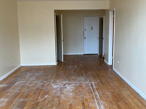 3rd image of 251 E 29th St APT 4B