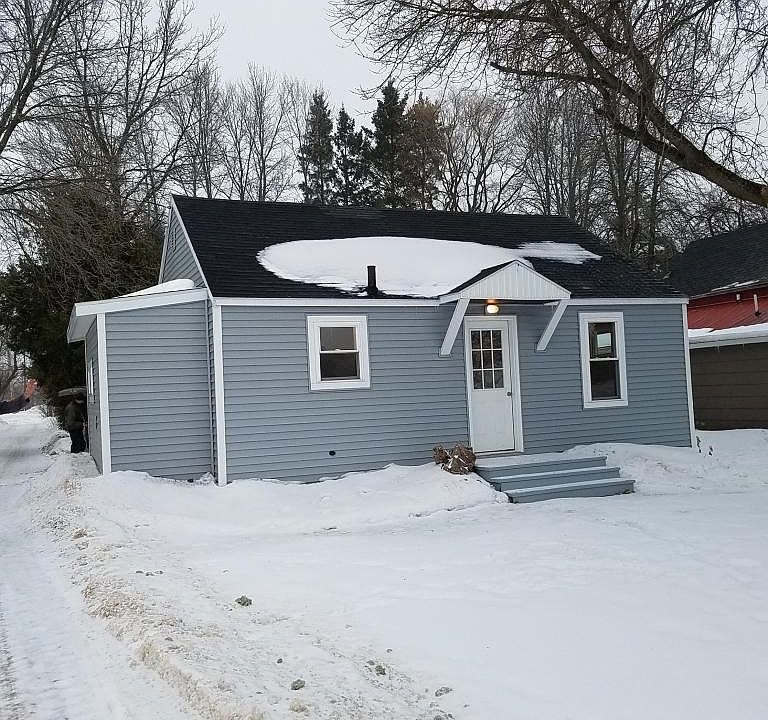 1st image of 909 E 5th Ave