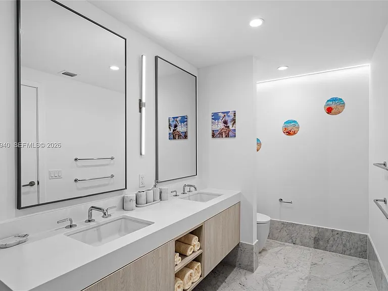 9221 E Bay Harbor Dr #408 — Photo 6