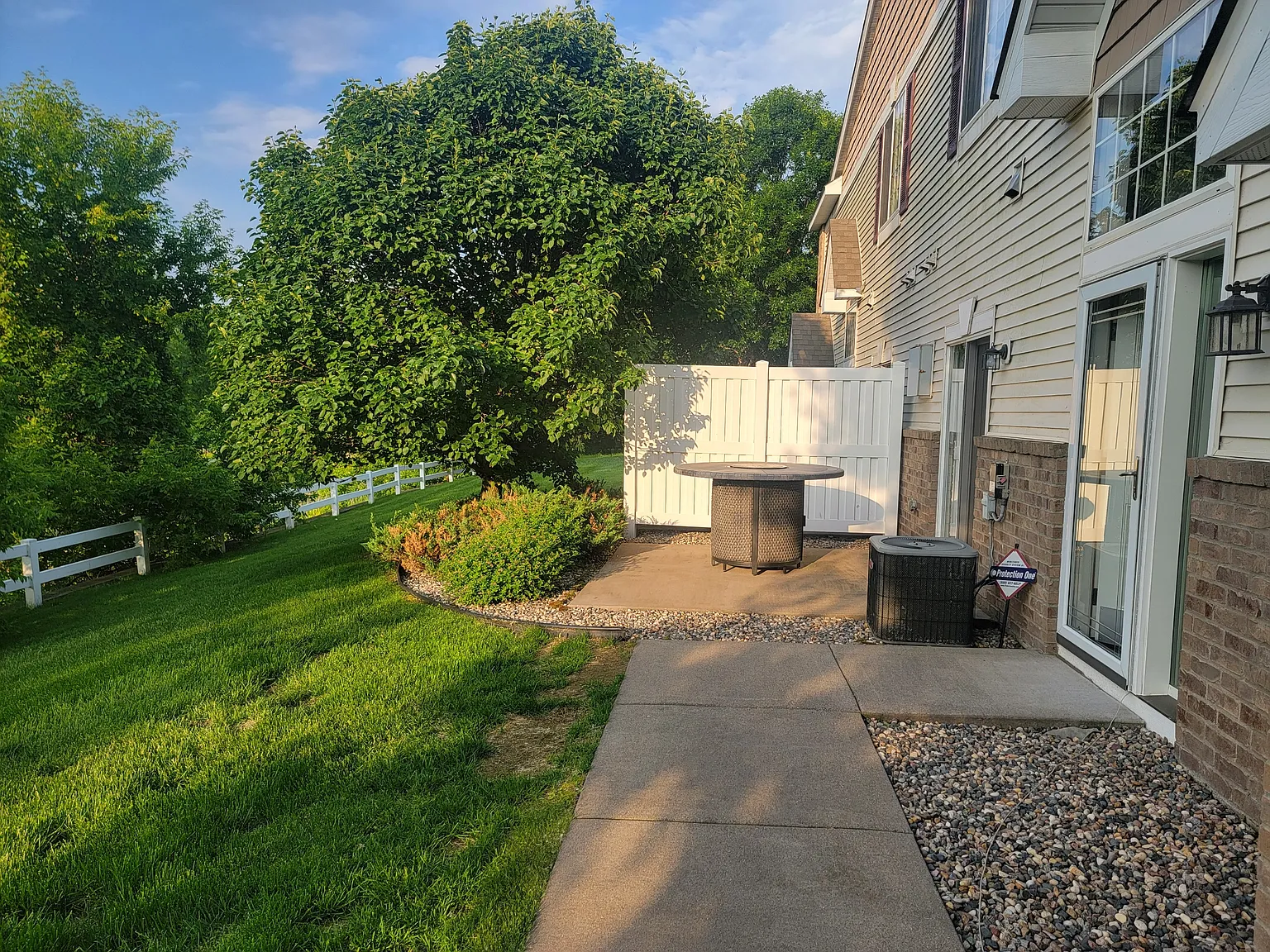 3 bed, 1791 sqft, $2,650 — Photo 4