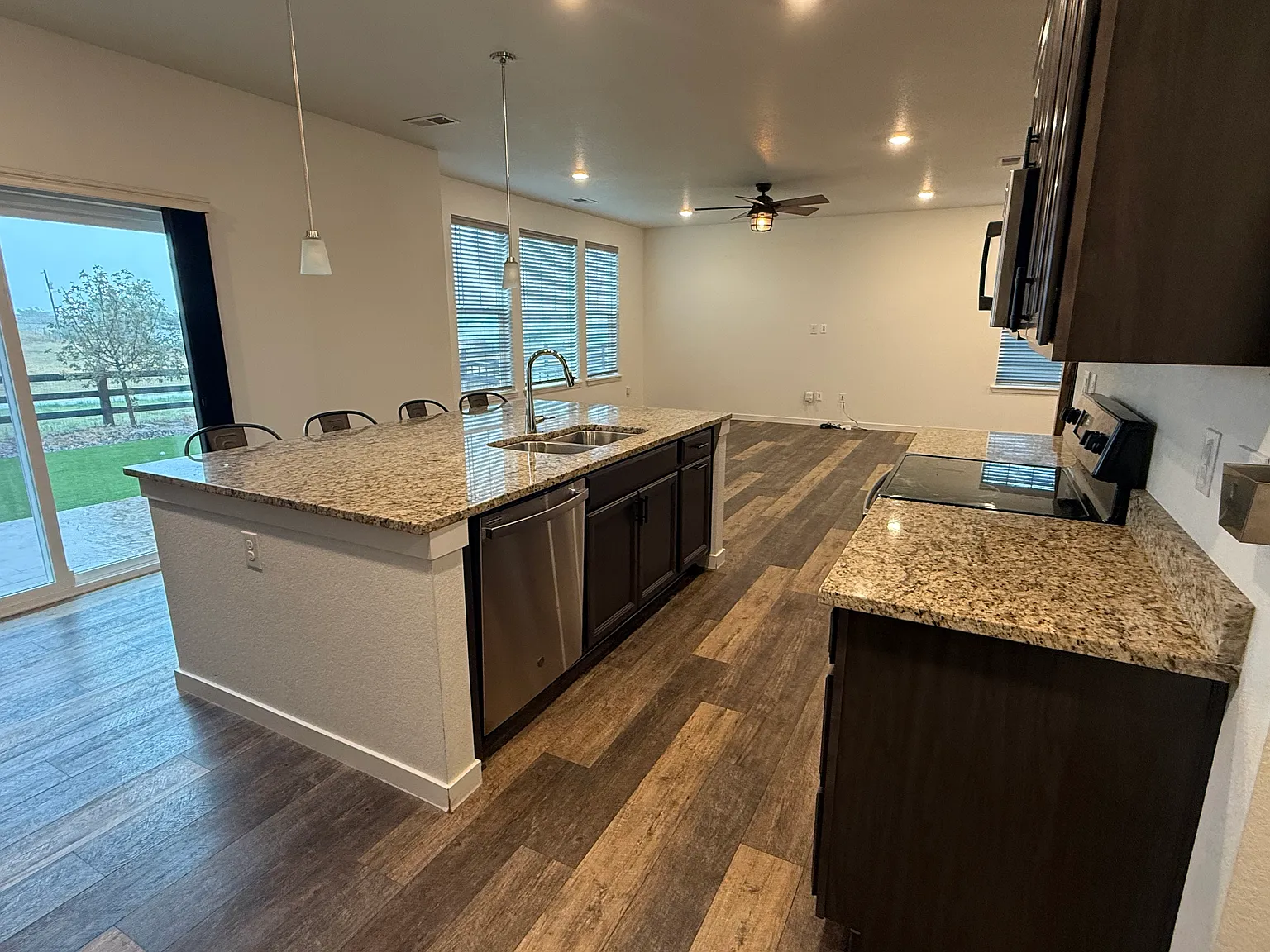 4 bed, 2501 sqft, $3,000 — Photo 3