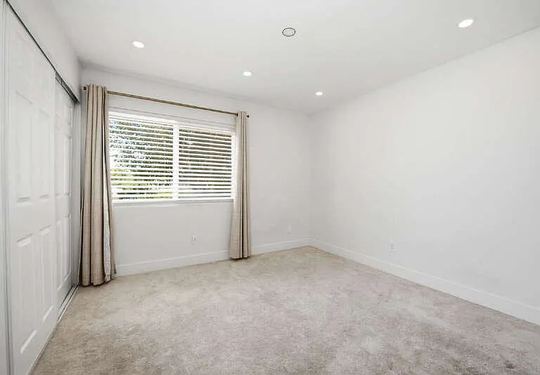 633 R Ave #35 — Photo 13