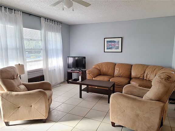 4th image of 142 Oakridge Cir #142-J