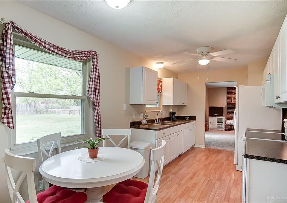 1st image of 2105 Sherwood Forest Dr