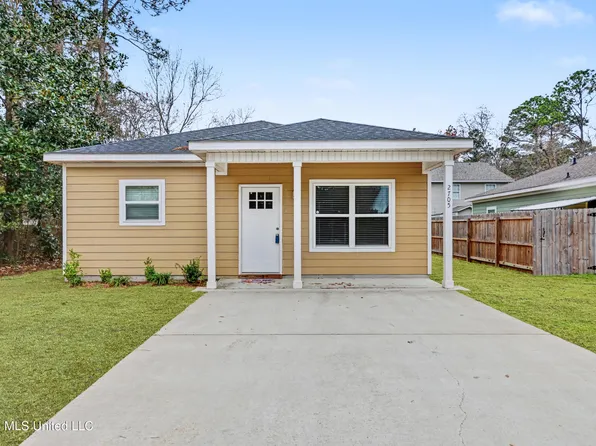 2705 N 11th St, Ocean Springs, MS 39564