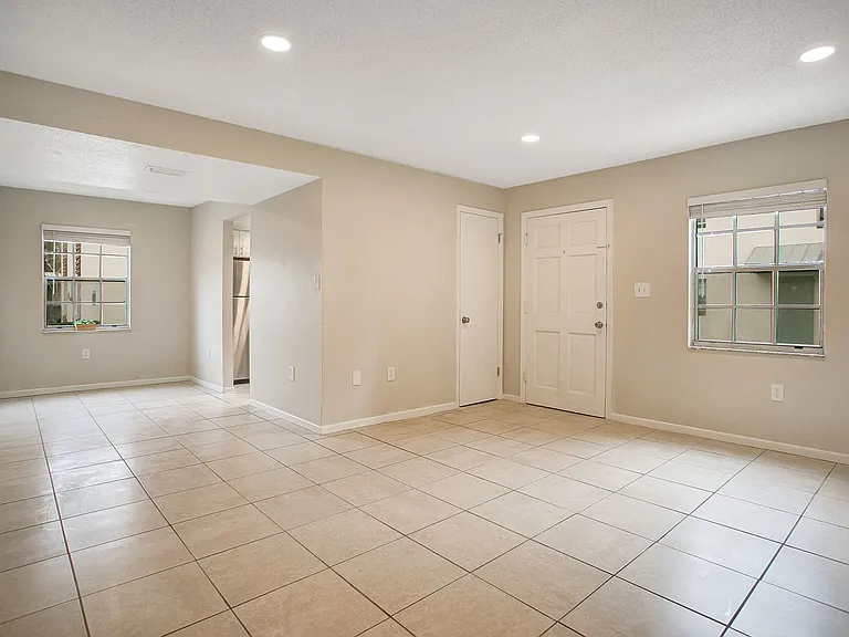1223 Pamela St — Photo 7