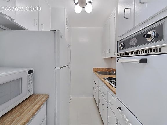 2nd image of 130 E 18th St APT 2V