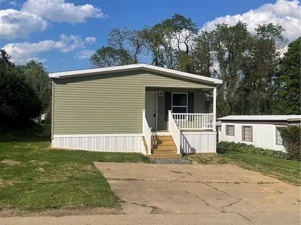 90 Laurie Ln, Washington, PA 15301