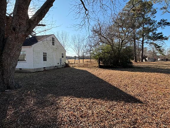3rd image of 1226 Warren Rd