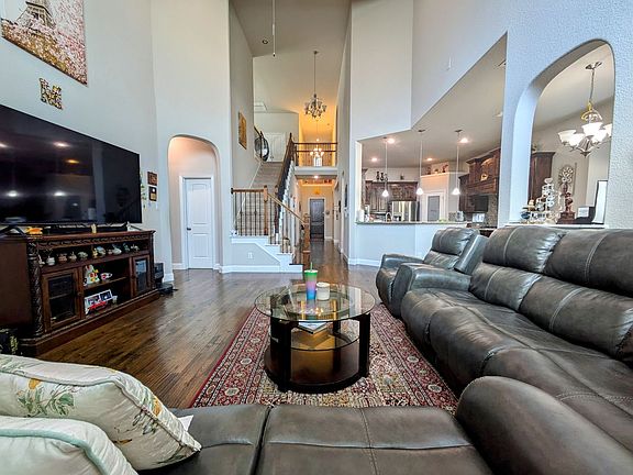 2nd image of 2472 Twin Oaks Dr