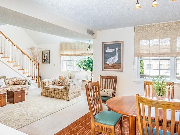 2nd image of 10 Weatherly Dr Unit 6
