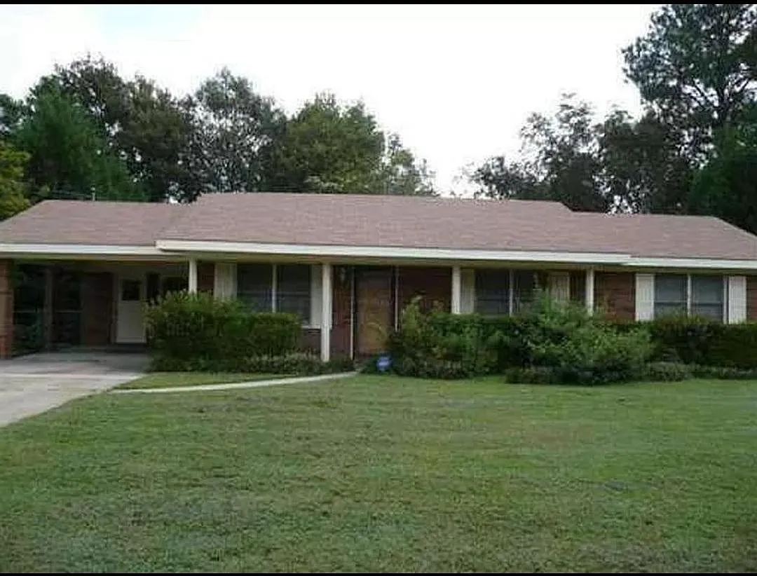 205 Emory Dr photo 1