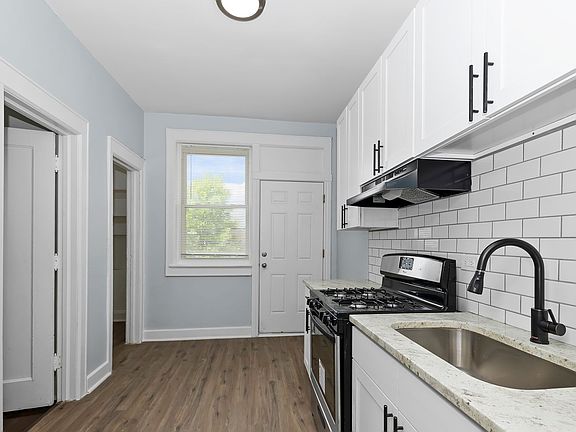3rd image of 4326 S Michigan Ave Floor 2