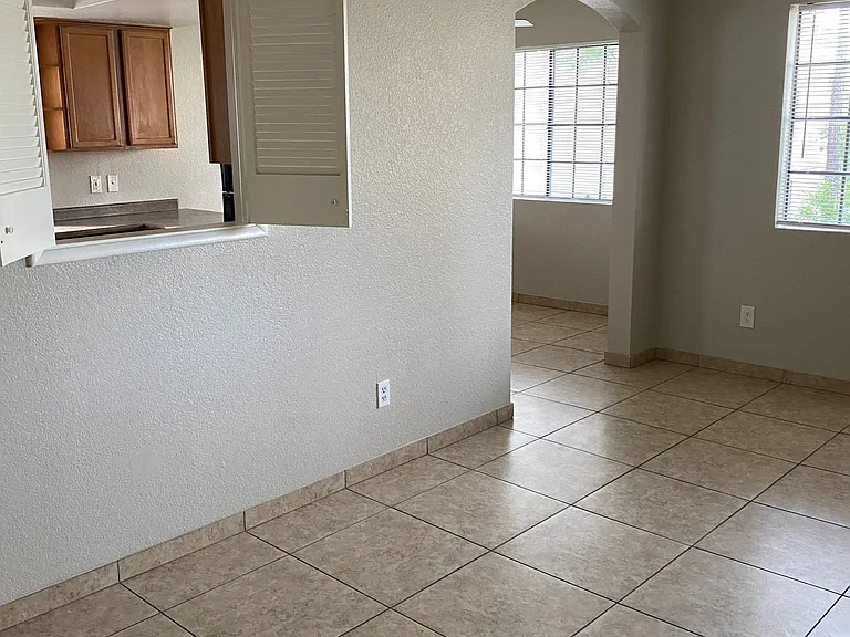 Roomy 2 bedroom 2 bathroom Apartment — Photo 8