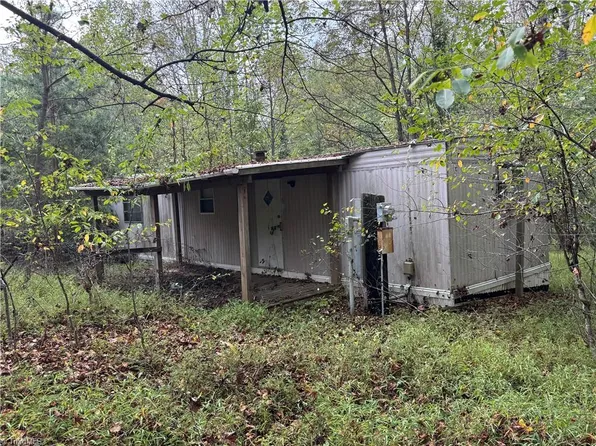 1150 Sandy Ln, Sandy Ridge, NC 27046