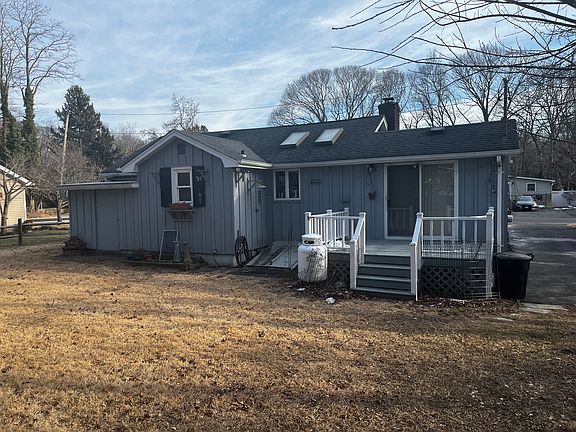 4th image of 19 Cedar Dr