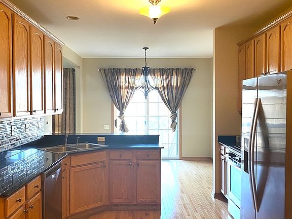 3rd image of 18132 Lake Shore Dr