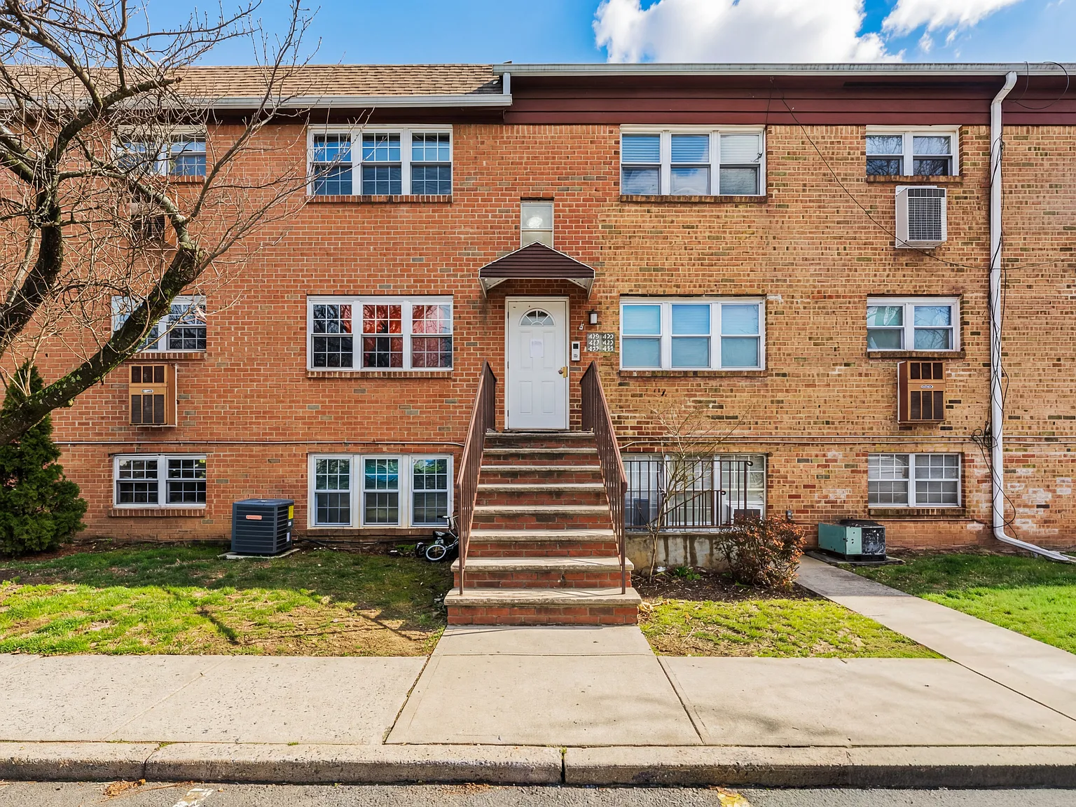 2 bed, 896 sqft, $2,300 — Photo 1