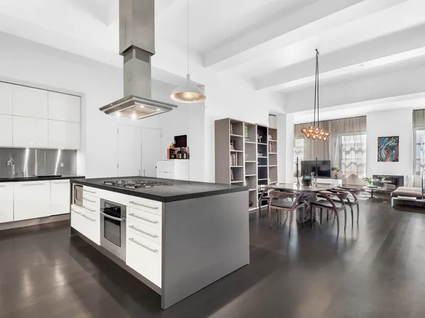 529 West 42nd Street image 3 of 9