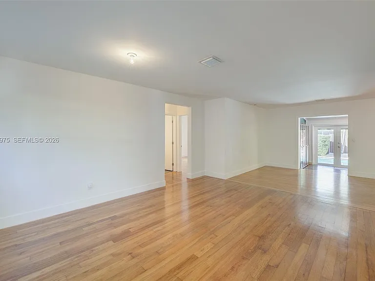 2441 Swanson Ave — Photo 9