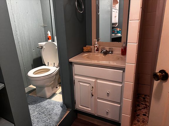 4th image of 402 E Galena St