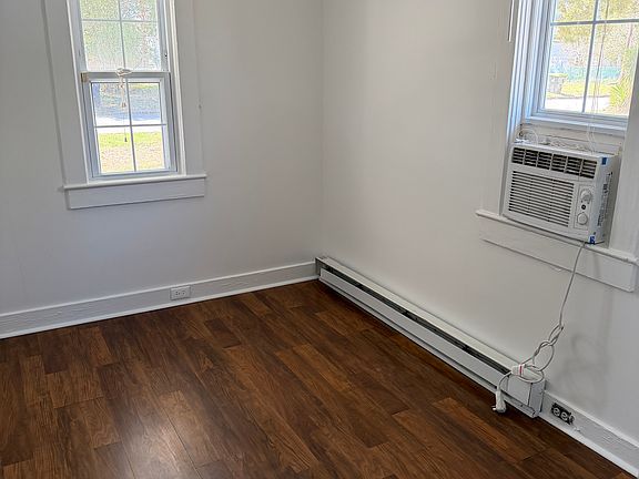 3rd image of 2304 Bay St