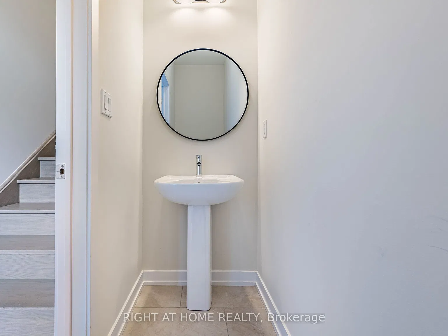4 bed, $3,800 — Photo 2