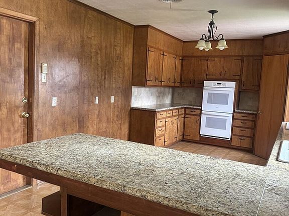 5th image of 301 S Pecos St