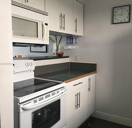 3rd image of 798 Crandon Blvd APT 30-C