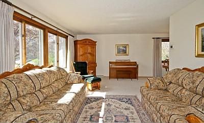 4th image of 808 8th St E