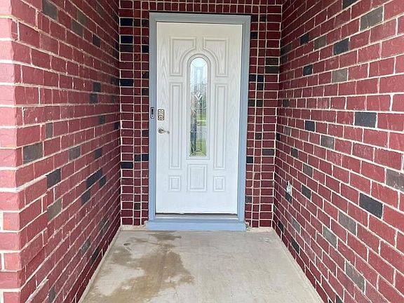 2nd image of 2648 Windsor Pl