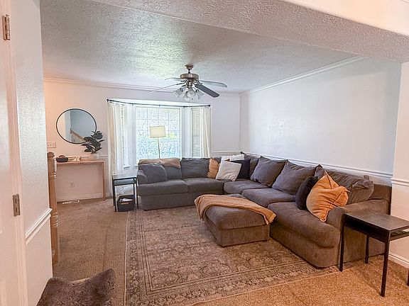 3rd image of 884 Capital Ave