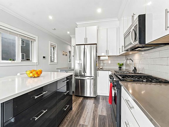 3rd image of 3162 Venables St