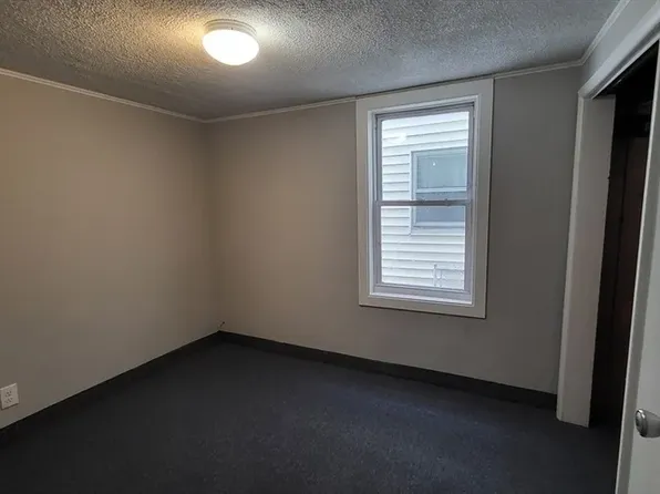 8 Cedar Ct #1, Lowell, MA 01852