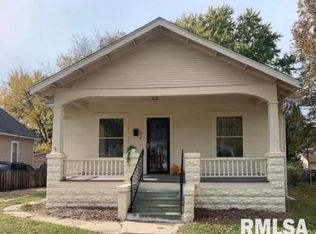 518 S Plum St, Carlinville, IL 62626