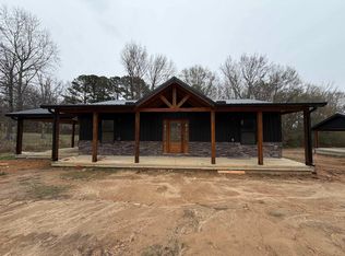 279 Oakgrove Rd, Selmer, TN 38375