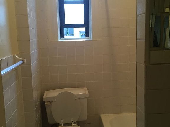 3rd image of 2100 Westbury Ct APT 4G