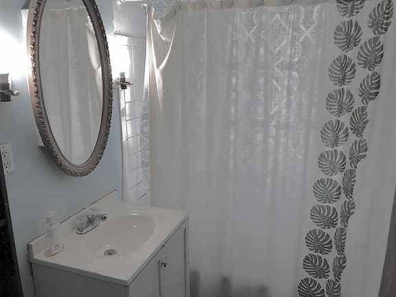 5th image of 3057 N Farwell Ave