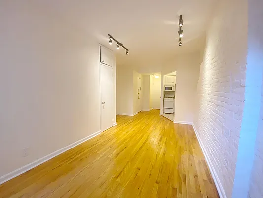 Rented by City Connections Realty | media 8