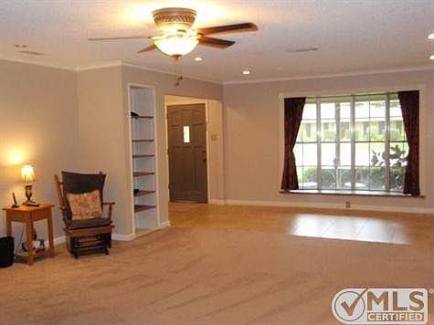 4th image of 203 Manhattan Blvd