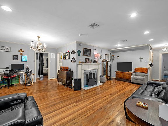 5th image of 301 N 40th St