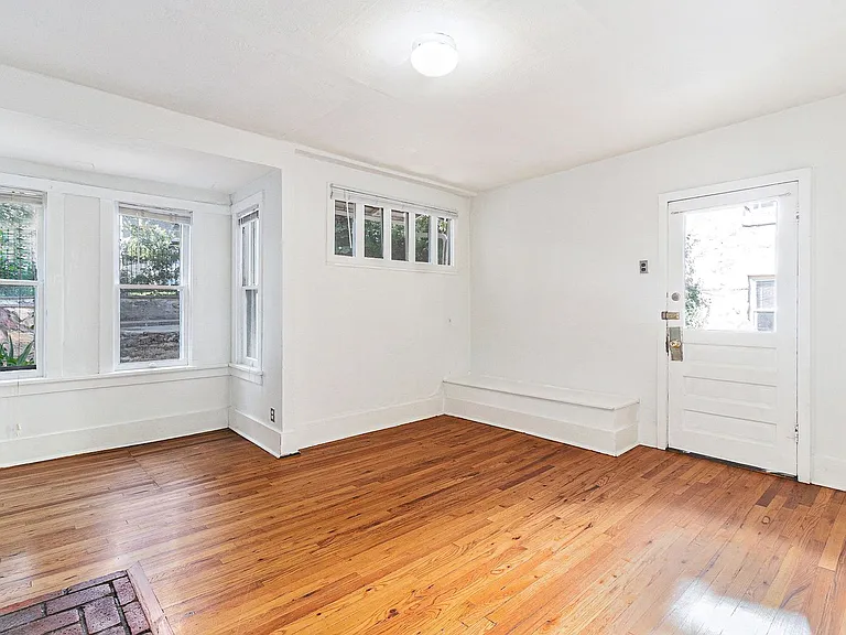 Available Now! The Cottage Secluded Oasis On University Hill — Photo 5