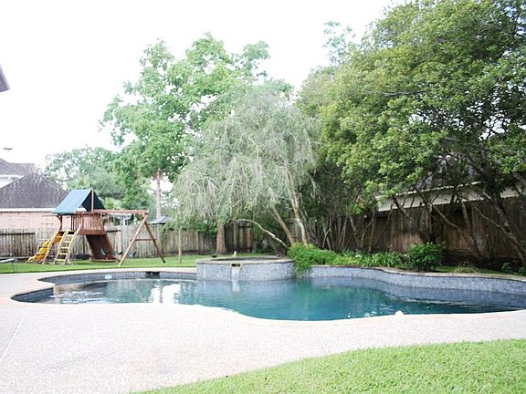 2nd image of 3411 Kingston Dr