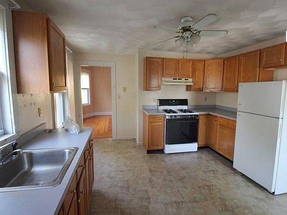 4th image of 300 Highland Ave #2