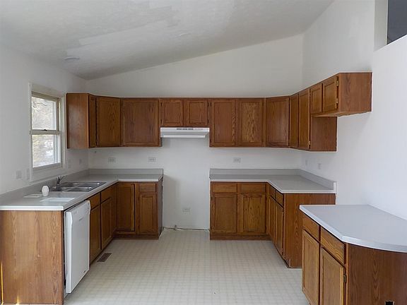 4th image of 202 Bounty Dr NE