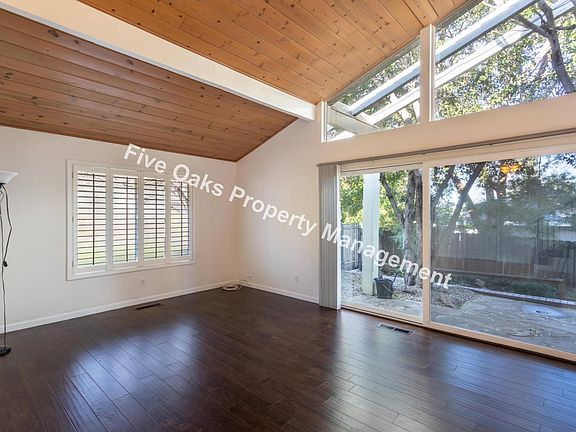 5th image of 2815 Stanford Ln