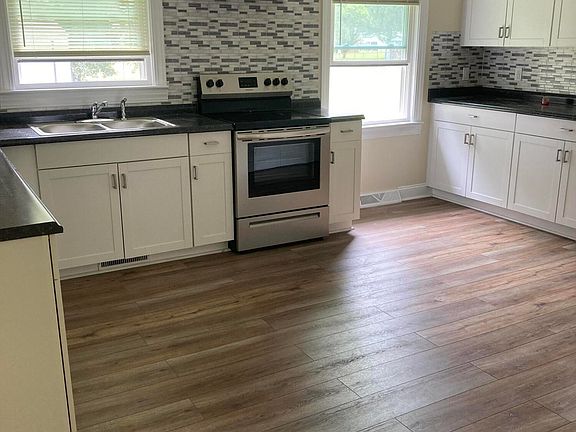 4th image of 904 Rosanne Drive