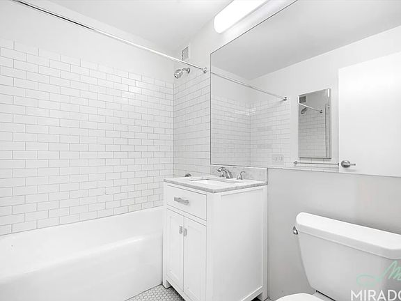 3rd image of 15 Park Row APT 10D