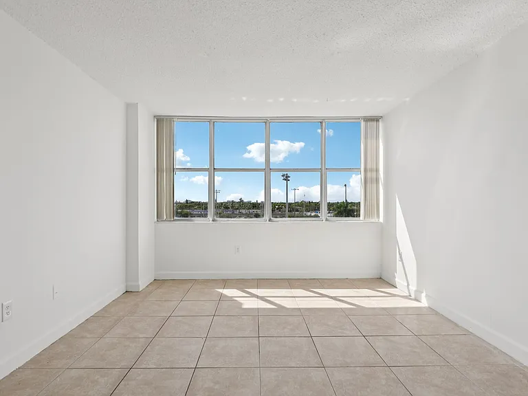 1 Bed 1.5 Bath Unit